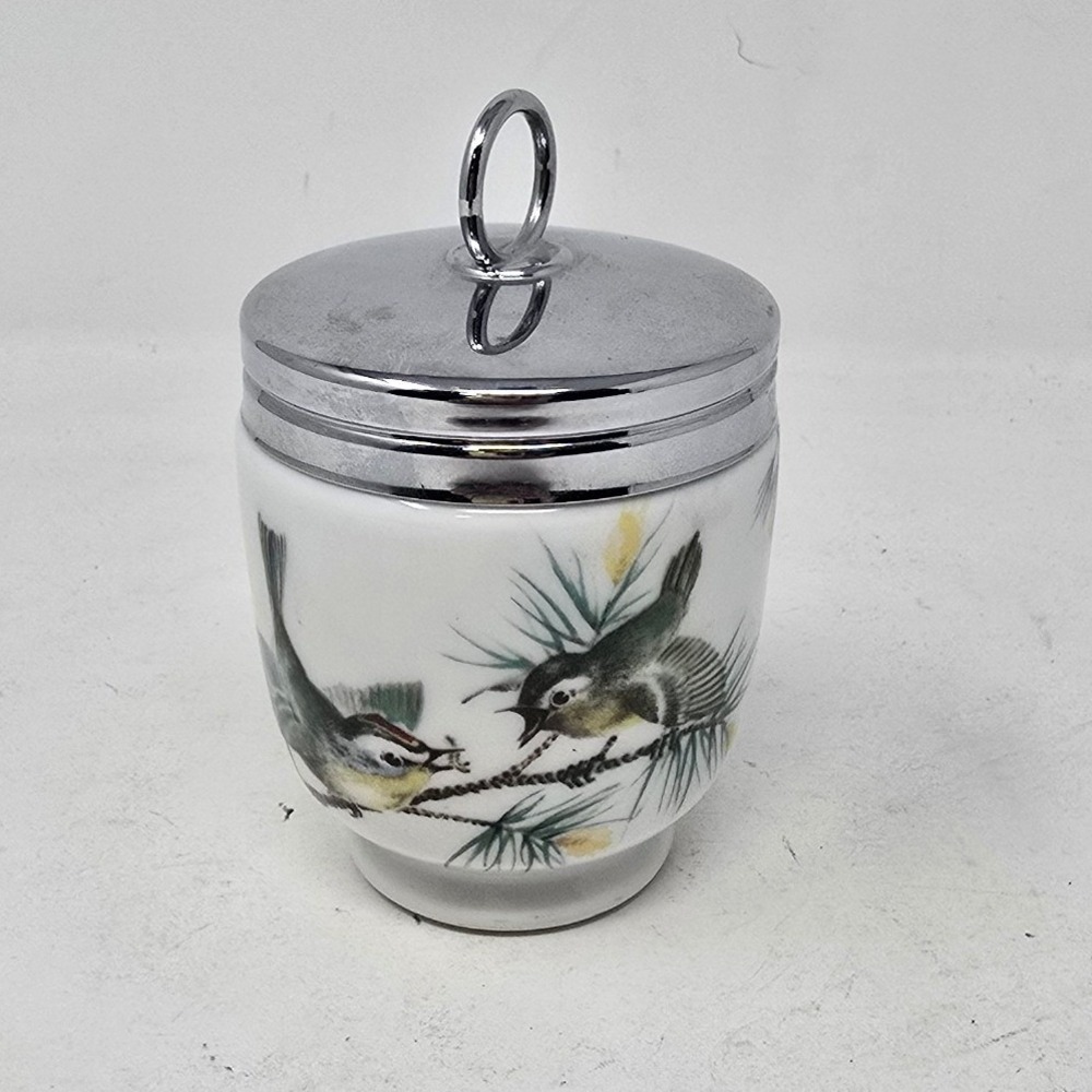 Vtg Royal Worcester England porcelain egg coddler Wren Finches bird woodland